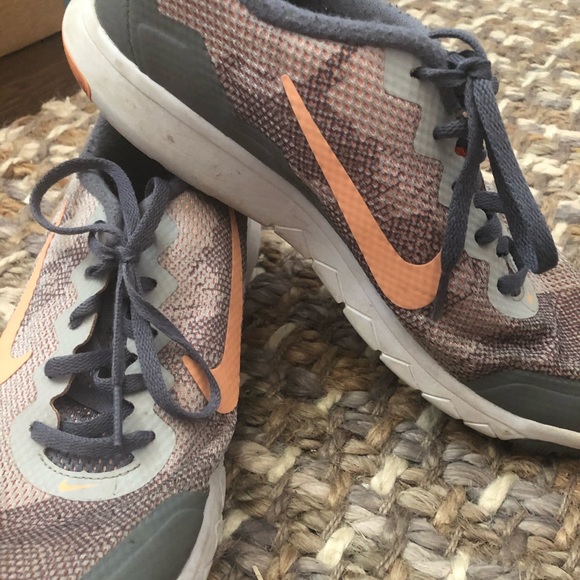 Nike Flex Experience Sneakers - Picture 2 of 4